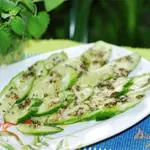 Салат из огурцов с мятой.