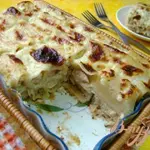 Запеканка из фаршированных макарон под сырным соусом!