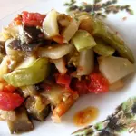 Овощное рагу с баклажаном и зеленой фасолью