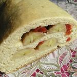 Пирог-рулет с бананом и вишней