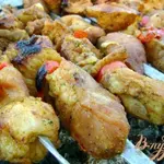 Шашлык из свинины в пивном маринаде с помидорами