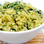 Золотистый рис со шпинатом и куркумой