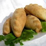 Пирожки с зеленым луком и крабовыми палочками