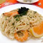 Спагетти с морепродуктами и шампиньонами
