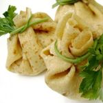 Блины с копчёной курицей и грибами Мешочки