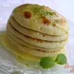 Апельсиновые оладьи с лаймовым соусом