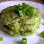 Кабачковые оладьи с зеленым луком