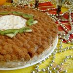 Йогуртовый торт с бананами и шоколадными шариками «Празничный»