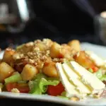 Тeплый салат из морского гребешка Купер