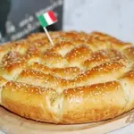 Хлеб с пармезаном и итальянскими травами.