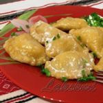 Паровые вареники из постного тыквенного теста с начинкой из грибов и картофеля.