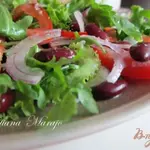 Салат с томатами и  красной фасолью
