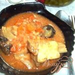 Телячьи ребрышки с соусом и черносливом