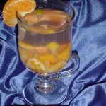 Горячий напиток из слив,мандарина и лимона.