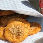 Закусочное сырное печенье с паприкой и приправами