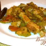 Курица тушеная с кабачками и сельдереем