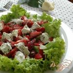 Клубничный салат с маковой заправкой