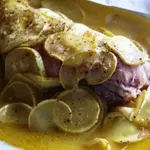 Морской окунь, запеченный с цуккини в апельсиновом соусе