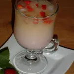 Чайный коктейль с клубникой
