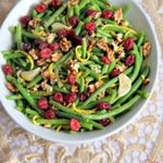 Запечёная стручковая фасоль с грецкими орехами и вяленой клюквой