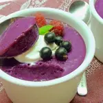 Суфле из садовых ягод со сгущённым молоком.