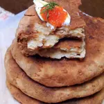Сырные лепёшки из цельнозерновой муки с ДорБлю на кефире.