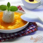 Фруктовый суп-пюре с заварным соусом и рисом.