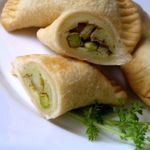 Самоса с картофелем и зеленым горошком