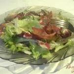 Тёплый салат с курицей и грибами