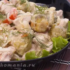 фото рецепта Куриное филе с брюссельской капустой, тушеное в сметане