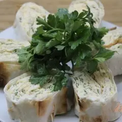 фото рецепта Лаваш с сыром и кинзой