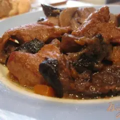 фото рецепта Говядина с грибами и черносливом