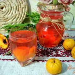 фото рецепта Компот из японского лимонника со смородиной