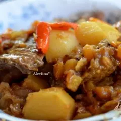 фото рецепта Говядина тушеная с ананасами