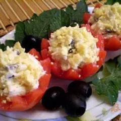 фото рецепта Еврейский салат в помидорных корзинках