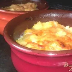 фото рецепта Картофель с тушенкой в горшочках