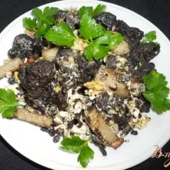 фото рецепта Кровь свиная, жаренная с салом и яйцами