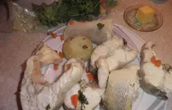 Судак отварить в подсоленной воде.Отварной судак вынуть