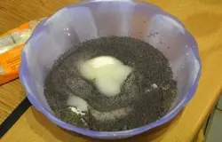 Смешать молоко, сахар, ванильный сахар и мак