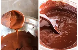 Для шоколадного соуса шоколад поломать на кусочки и растопить на водяной бане. Сливки подогреть. Не кипятить! Растопленный шоколад снять с огня. Порционно добавить сливки в шоколад, размешивая соус деревянной лопаткой. Добавляйте и размешивайте, пока не получите соус нужной вам консистенции.