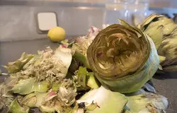 Срез и сердцевину спрыскиваем лимонным соком.