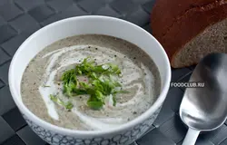 Подавайте суп горячим, с крутонами и зеленью. Можно дополнительно подать сливки, сметану или йогурт.