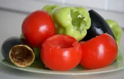 Тоже добавляем к мясу и хорошенько вымешиваем фарш: