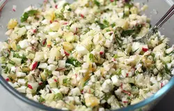 Соедините все ингредиенты и хорошо перемешайте, посолите по вкусу.