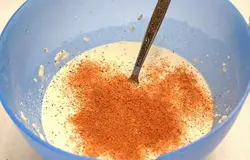 Овощи выложить в дуршлаг и дать стечь воде. 