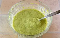 Добавить муку, перемешать.