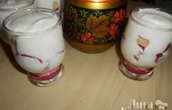 Заполненные стаканы отправляем в холодильник на несколько часов, от 3 до 6, у меня стояли всю ночь