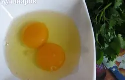 Взять 2 яйца, если в семье больше завтракающих утром, то  увеличить количество яиц.