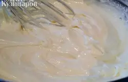 Размешиваем (но не взбиваем) и все, начинка для чизкейка готова.