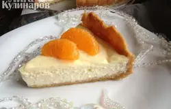 А потом отправляем в холодильник еще на 8-10 часов. Так вкус начинки классического торта проявится более полно.  Как видите, процесс приготовления чизкейка Нью-Йорк достаточно простой, а количество ингредиентов минимальное.